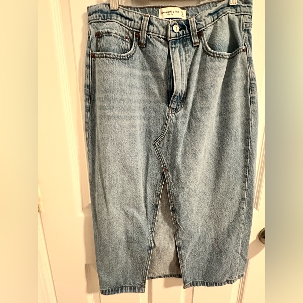 Abercrombie & Fitch Light Blue Denim High Rise Skirt. Size 4 Petite